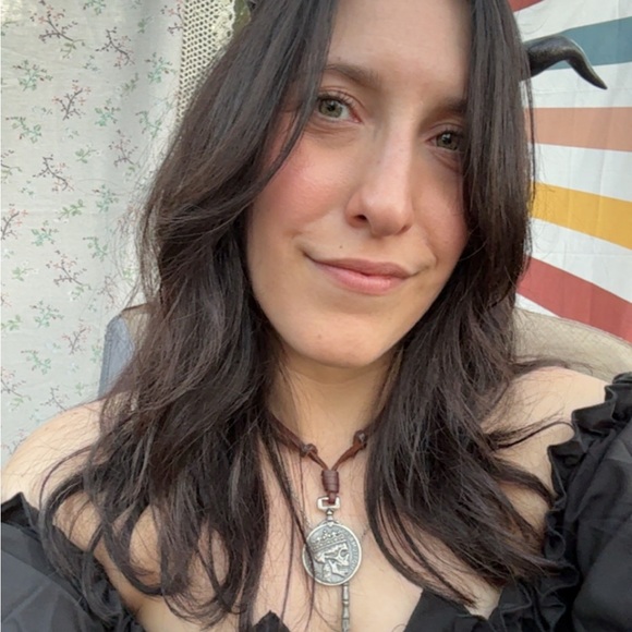 Meet your Posher, Lisa - Picture 2 of 2